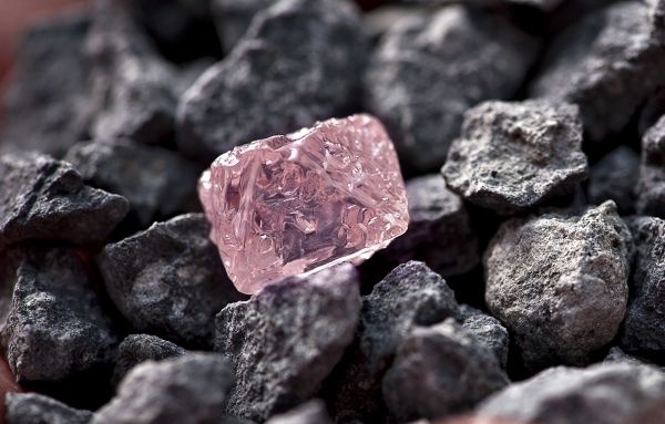 The-Argyle-Pink-Jubilee-is-the-largest-rough-pink-diamond-ever-found