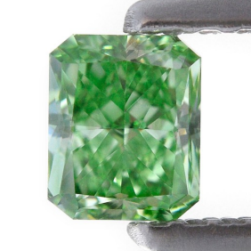 0.42-carat-Fancy-Vivid-Green-Radiant-Shape-SI1-Clarity.png